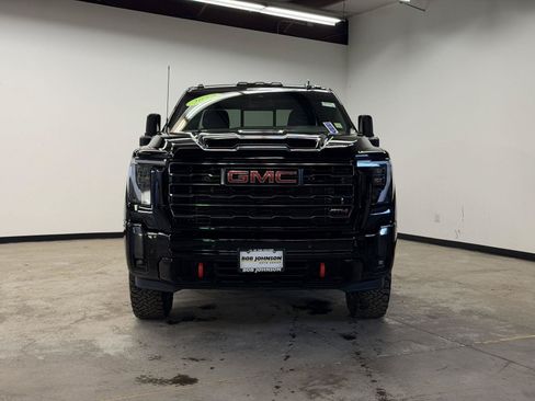 Used 2024 GMC Sierra 2500 AT4 w/ AT4 Preferred Package AWD/4WD image 4