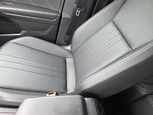 Used 2023 Volkswagen Tiguan SE w/ Panoramic Sunroof Package AWD/4WD image 26