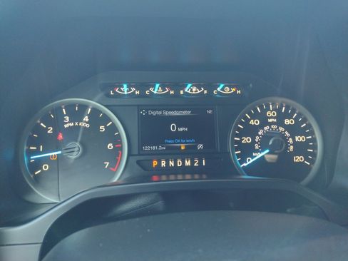 Used 2015 Ford F150 XLT w/ Equipment Group 302A Luxury image 11