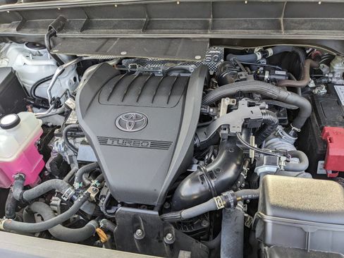 Used 2023 Toyota Highlander Limited FWD image 12