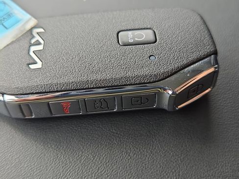 Certified 2022 Kia Telluride SX w/ SX Prestige Package image 35