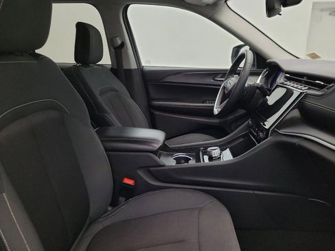 Used 2024 Jeep Grand Cherokee Laredo RWD image 21