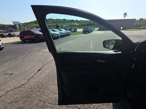 Used 2022 Chevrolet Equinox LT FWD image 12
