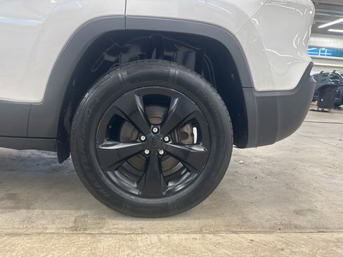 Used 2019 Jeep Cherokee Limited AWD/4WD image 33