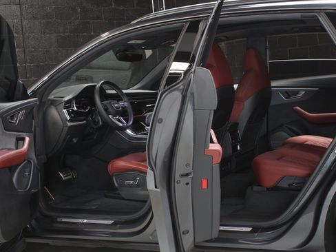 Used 2024 Audi SQ8 Prestige AWD/4WD image 36