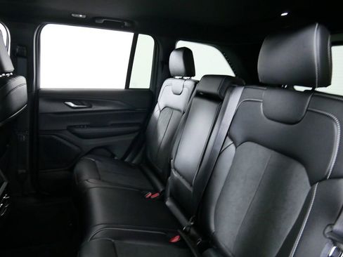 Used 2024 Jeep Grand Cherokee Altitude image 32