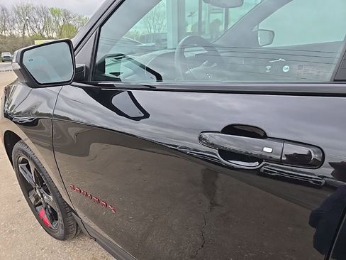 Used 2023 Chevrolet Equinox Premier FWD image 26