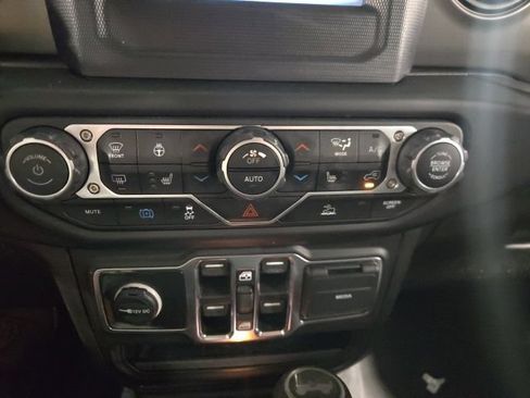 Used 2023 Jeep Wrangler Unlimited w/ Cold Weather Group AWD/4WD image 15