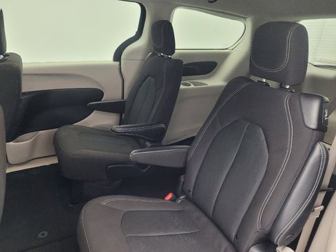Used 2023 Chrysler Voyager LX FWD image 18
