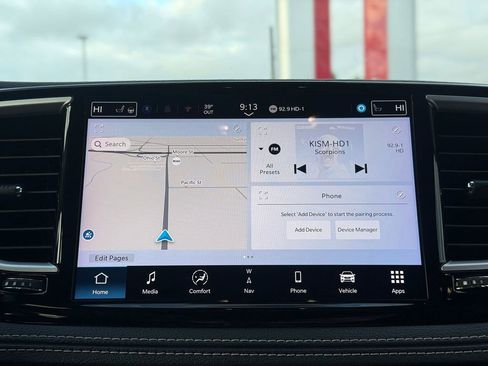 Used 2024 Chrysler Pacifica Select image 26