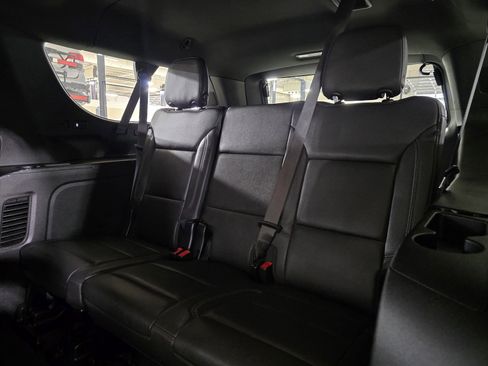 Used 2023 Chevrolet Suburban LT w/ Luxury Package image 15