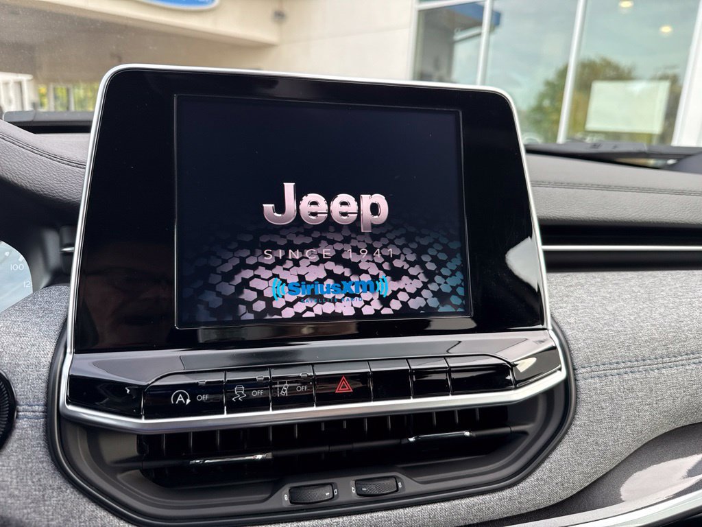 Used 2025 Jeep Compass Sport AWD/4WD image 29