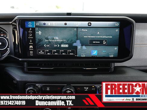 Used 2024 Jeep Gladiator Sport AWD/4WD image 21