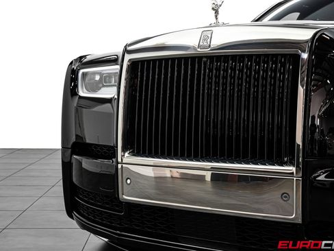 Used 2022 Rolls-Royce Phantom Sedan RWD image 13