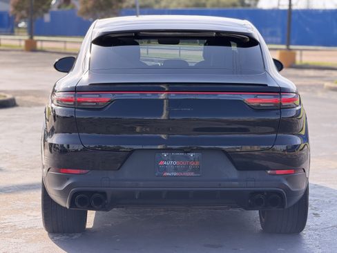 Used 2023 Porsche Cayenne Coupe w/ Premium Package AWD/4WD image 9