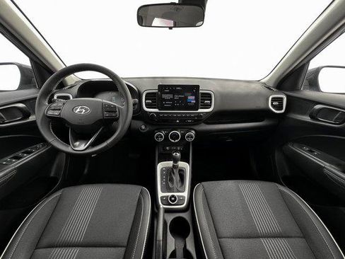 New 2025 Hyundai Venue Limited image 13