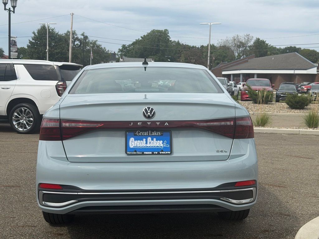 Used 2026 Volkswagen Jetta SEL FWD image 4
