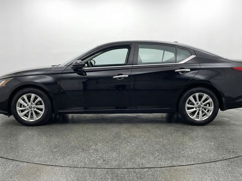 Used 2025 Nissan Altima 2.5 SV FWD image 5