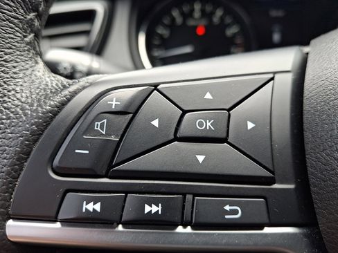 Used 2019 Nissan Rogue SV AWD/4WD image 19