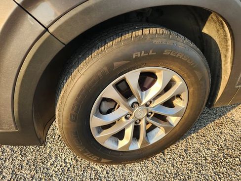 Used 2019 Hyundai Santa Fe SE AWD/4WD image 10