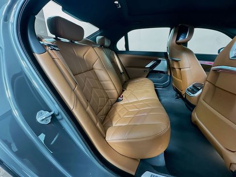 Certified 2025 BMW 740i 740i w/ Executive Package image 27