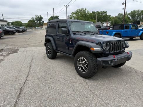 Used 2025 Jeep Wrangler Rubicon w/ Convenience Group AWD/4WD image 3