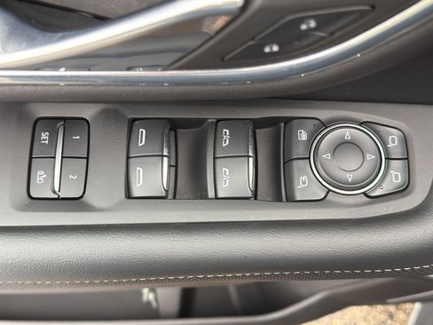 Used 2023 Chevrolet Tahoe Premier AWD/4WD image 13