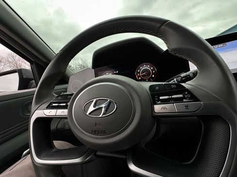 Used 2023 Hyundai Elantra SEL w/ Convenience Package image 21