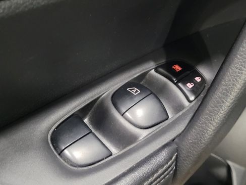 Used 2019 Nissan Rogue S AWD/4WD image 27