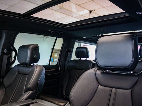 Certified 2025 Jeep Wagoneer Series II AWD/4WD image 23