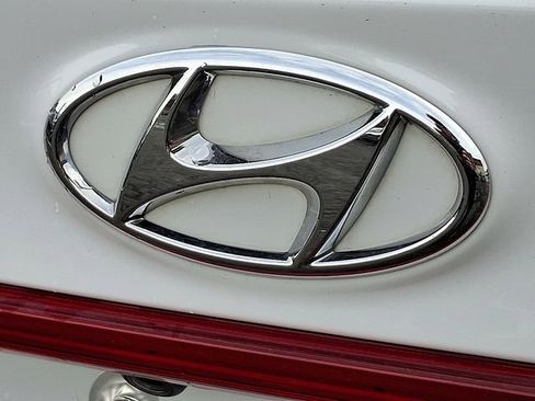 Certified 2022 Hyundai Santa Fe SEL image 29