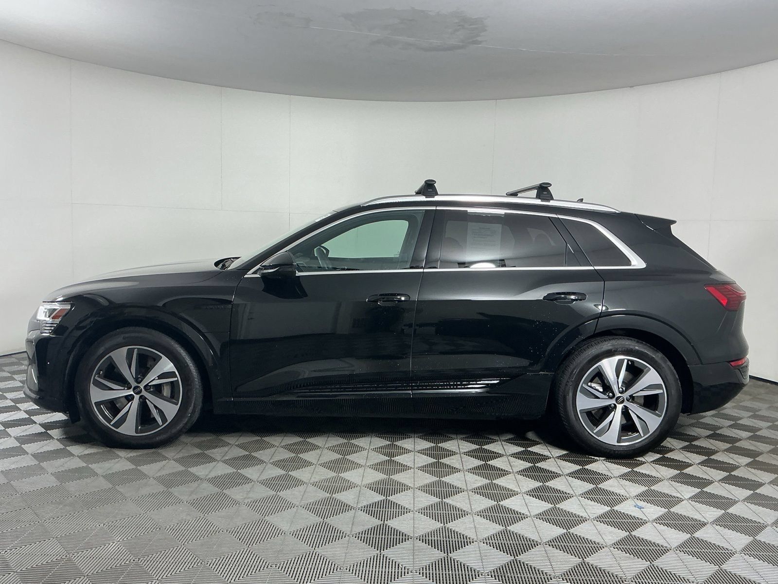 Used 2024 Audi Q8 e-tron Premium Plus w/ Premium Plus Package AWD/4WD image 4