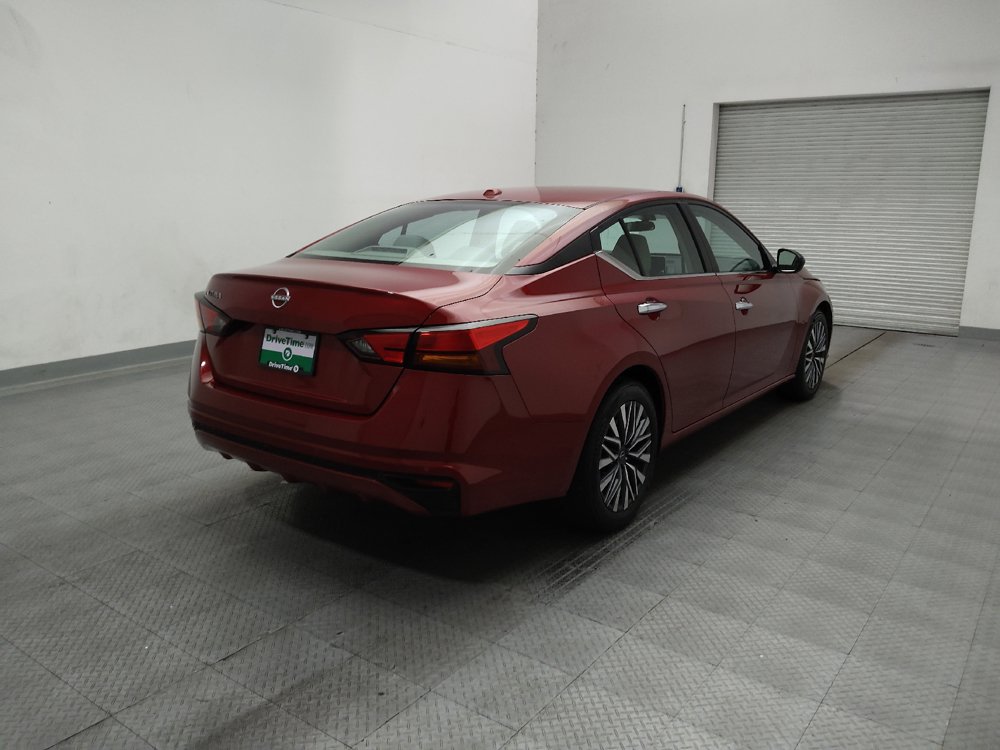 Used 2025 Nissan Altima 2.5 SV FWD image 9