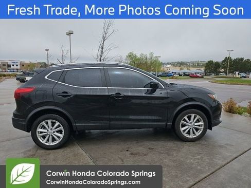 Used 2018 Nissan Rogue Sport SV w/ SV All-Weather Package AWD/4WD image 2