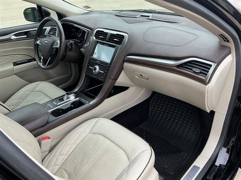 Used 2017 Ford Fusion Platinum image 34