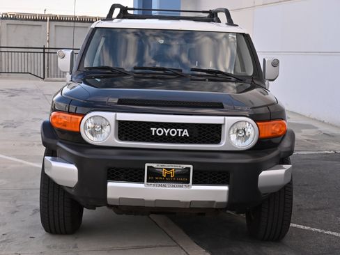 Used 2011 Toyota FJ Cruiser 2WD w/ Upgrade Pkg image 10