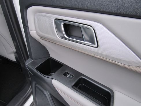 New 2026 Ford Explorer Active w/ Active Comfort Package image 32