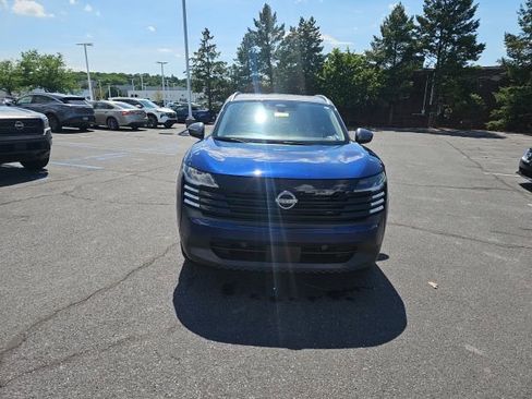 Certified 2025 Nissan Kicks SV w/ SV Premium Package AWD/4WD image 2