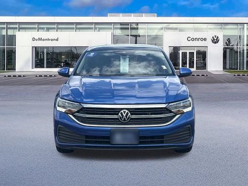 Used 2023 Volkswagen Jetta SE FWD image 2
