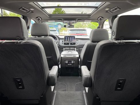 Used 2021 GMC Yukon SLT w/ SLT Luxury Plus Package AWD/4WD image 16