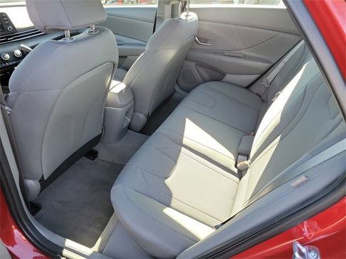 Used 2025 Hyundai Elantra SE image 20