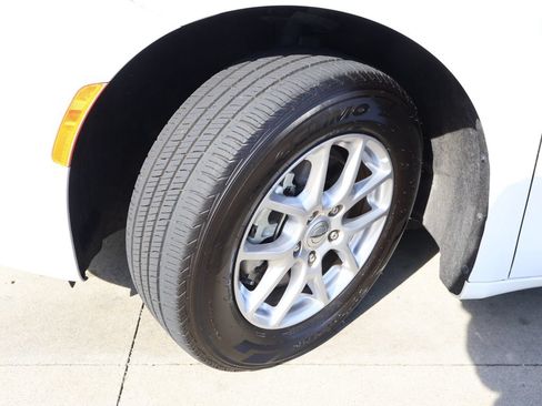 Used 2024 Chrysler Pacifica Touring-L FWD image 38