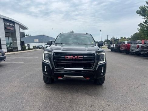 Used 2024 GMC Yukon AT4 w/ Technology Package AWD/4WD image 3