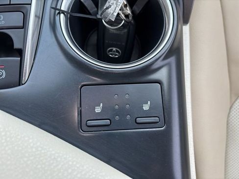 Used 2020 Toyota Camry XLE image 34