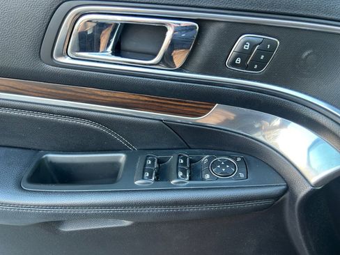 Used 2019 Ford Explorer Limited w/ Class III Trailer Tow Package image 32