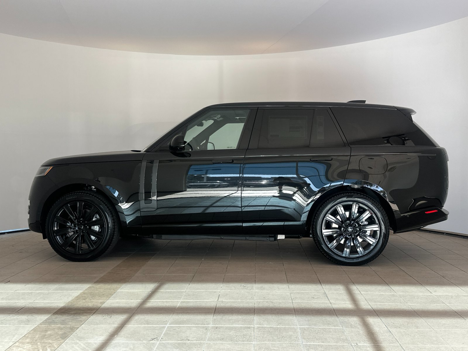 New 2026 Land Rover Range Rover SE AWD/4WD image 3