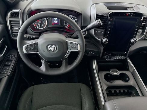 Used 2025 RAM 2500 Big Horn AWD/4WD image 4