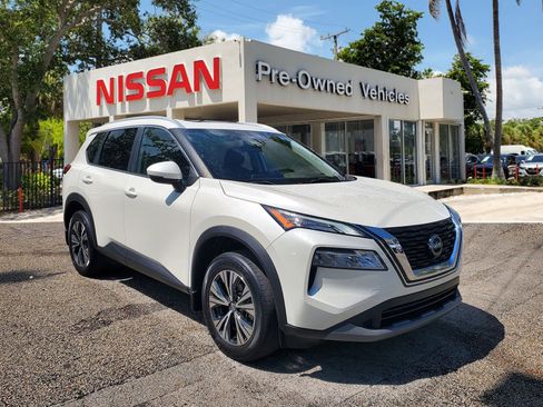 Used 2022 Nissan Rogue SV w/ SV Premium Package image 3