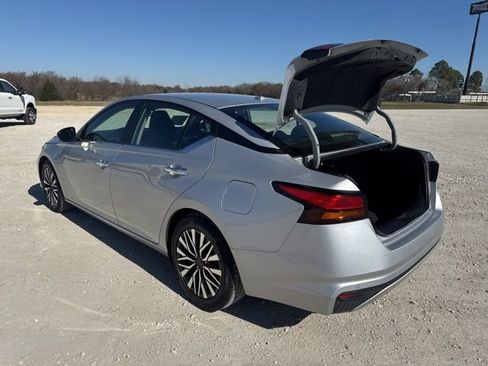 Used 2024 Nissan Altima 2.5 SV FWD image 4