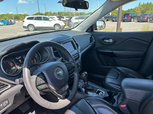 Used 2020 Jeep Cherokee Latitude Plus FWD image 7
